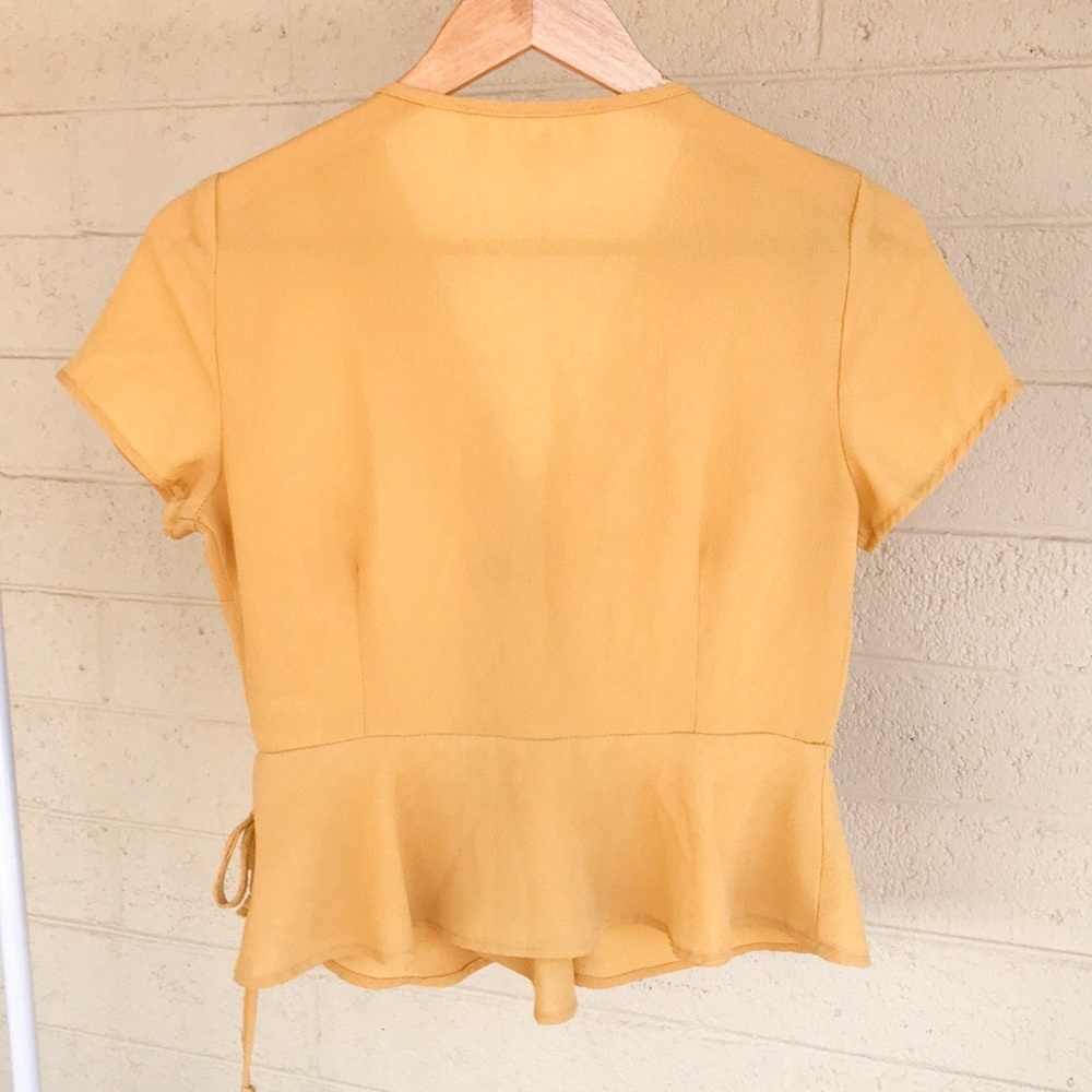 HIATUS BUTTON CROSSED FLOWY TOP - Picture 2 of 8